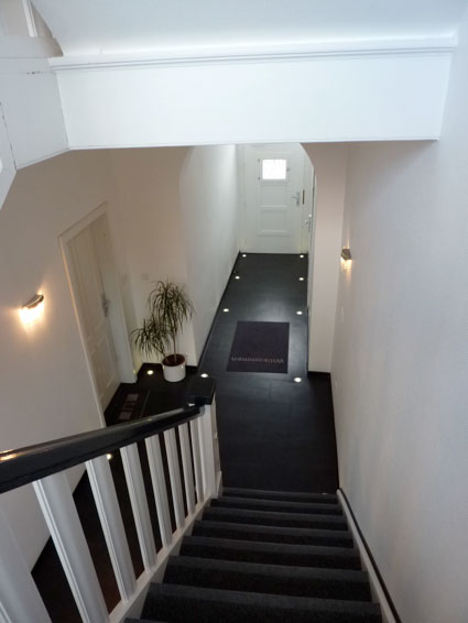 Kreative Treppenhausbeleuchtung